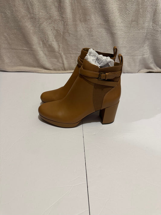 Ladies Vionic Tan Boots