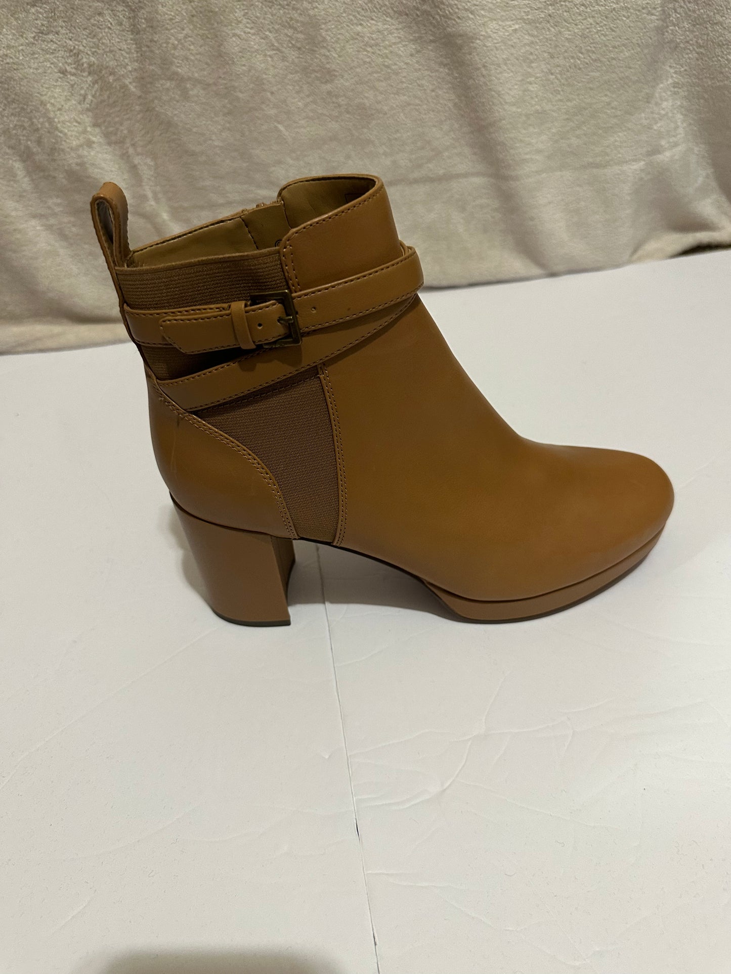 Ladies Vionic Tan Boots